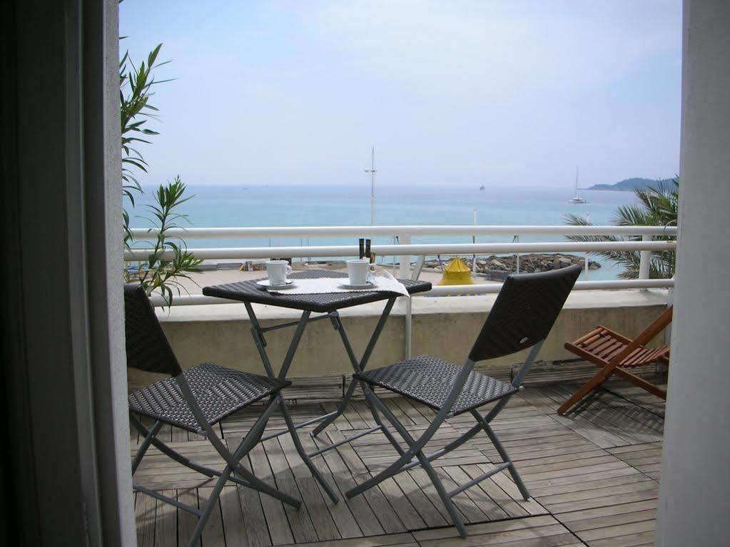 Le Marina B Hotel La Ciotat Exterior photo